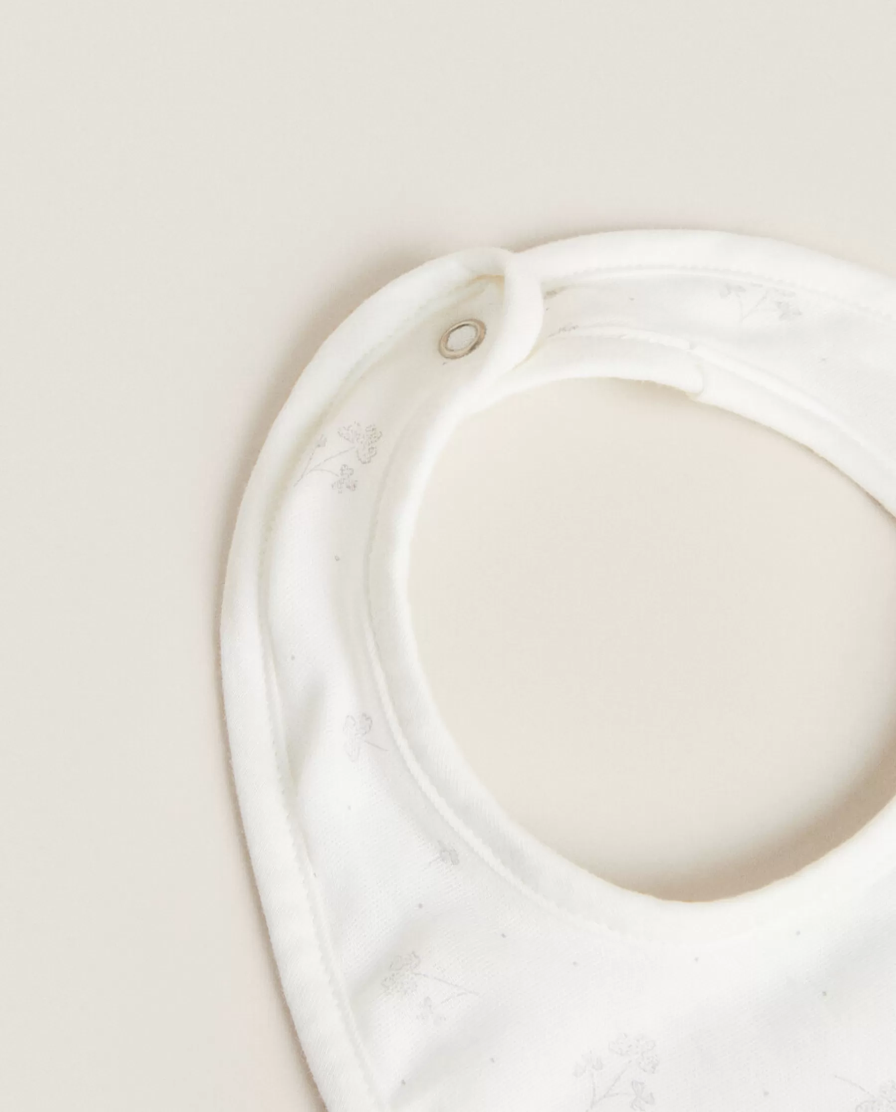 ZARA Home Chiffon Clover Bib | Accessories