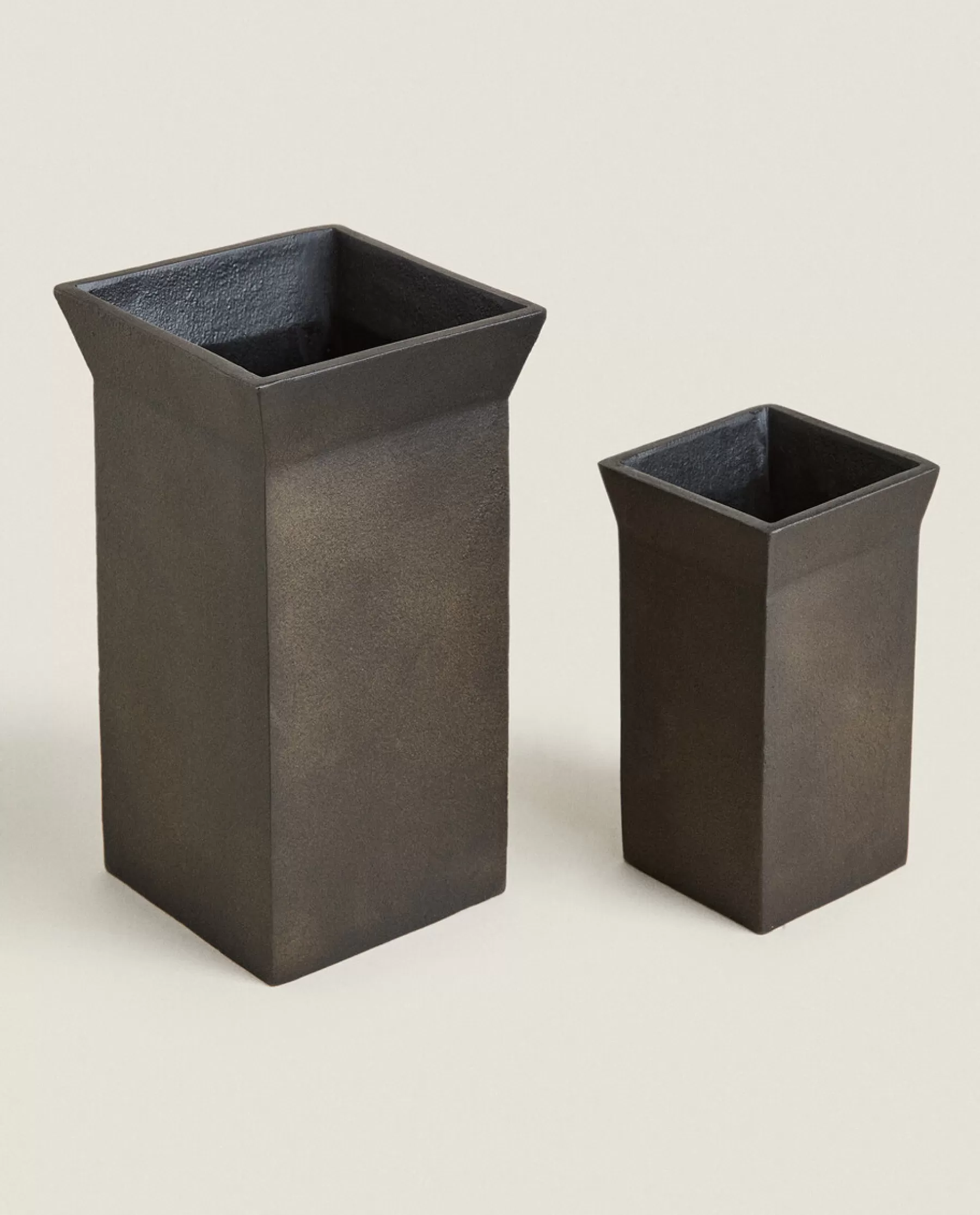 ZARA Home Dark Metal Vase | Vases