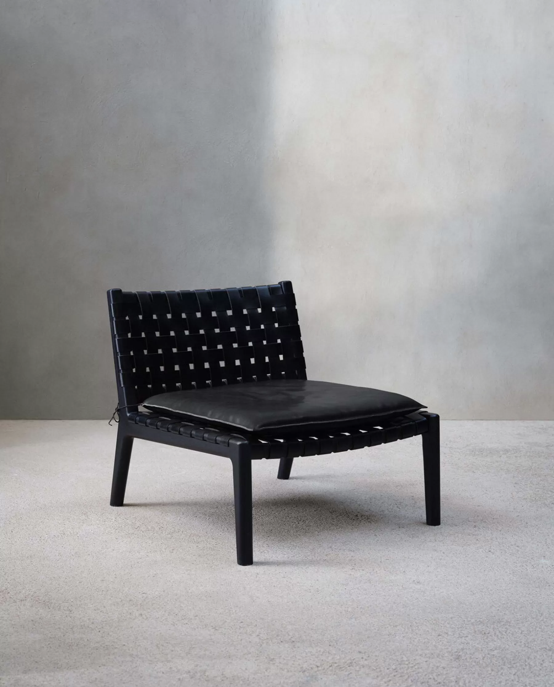 ZARA Home Lounge Chair 01 | Chairs & Armchairs