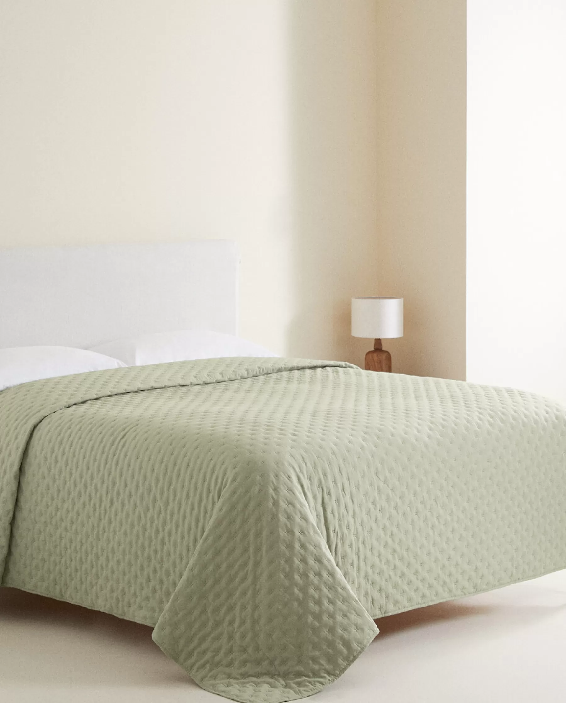 ZARA Home Quilted Quilt With Dots | Quilts