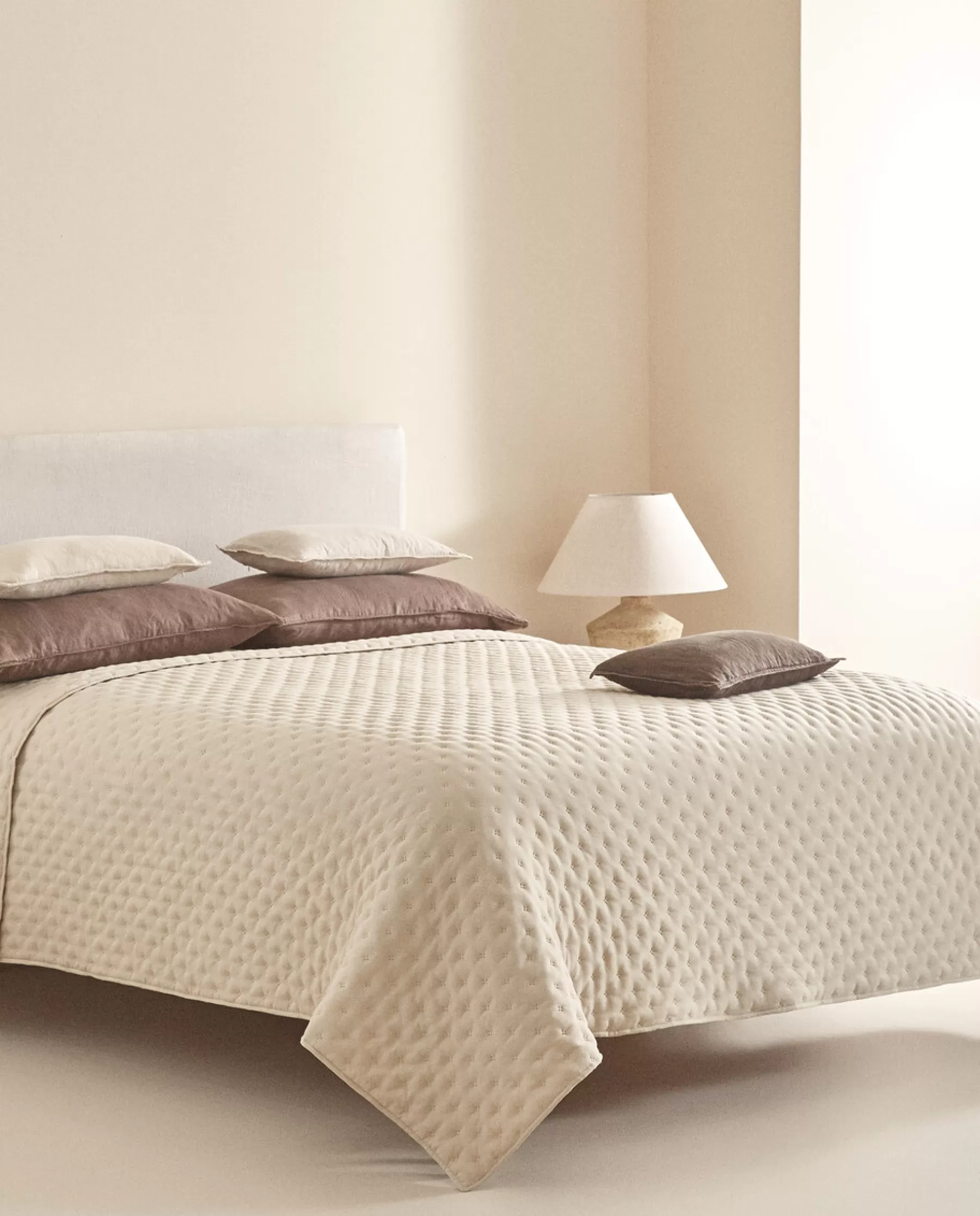 ZARA Home Quilted Quilt With Dots | Quilts