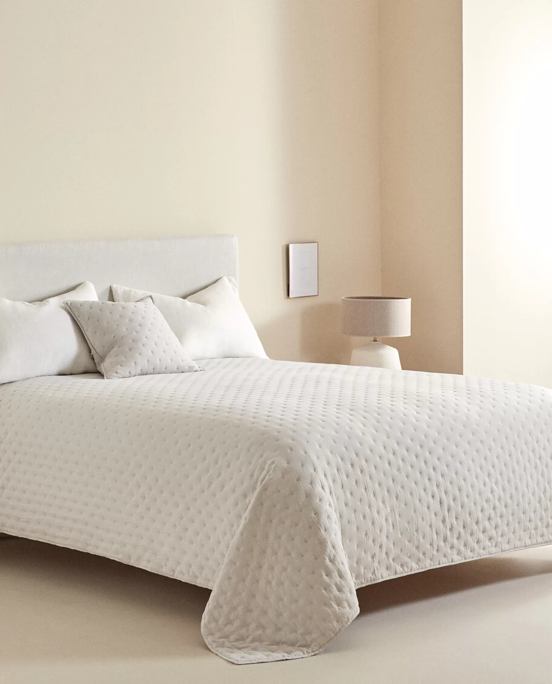 ZARA Home Quilted Quilt With Dots | Quilts