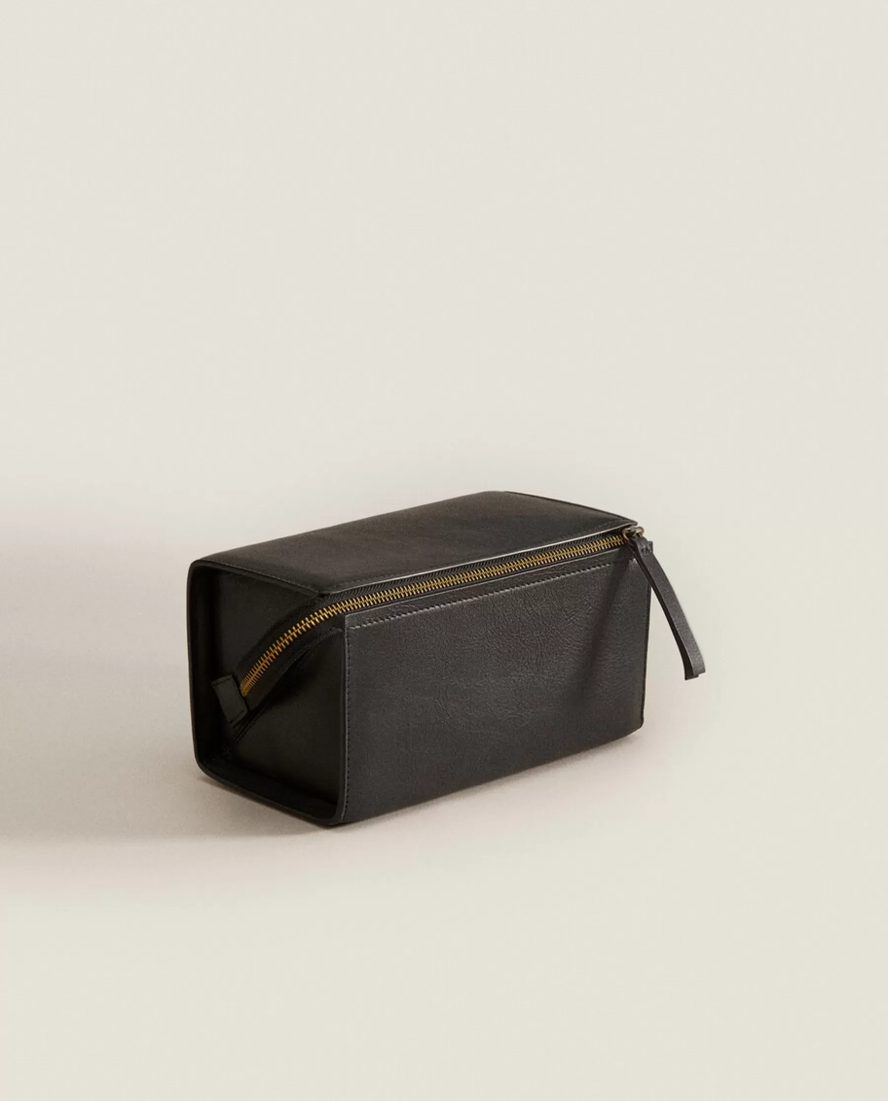 ZARA Home Rigid Leather Cosmetic Bag | Bags And Toiletry Bags