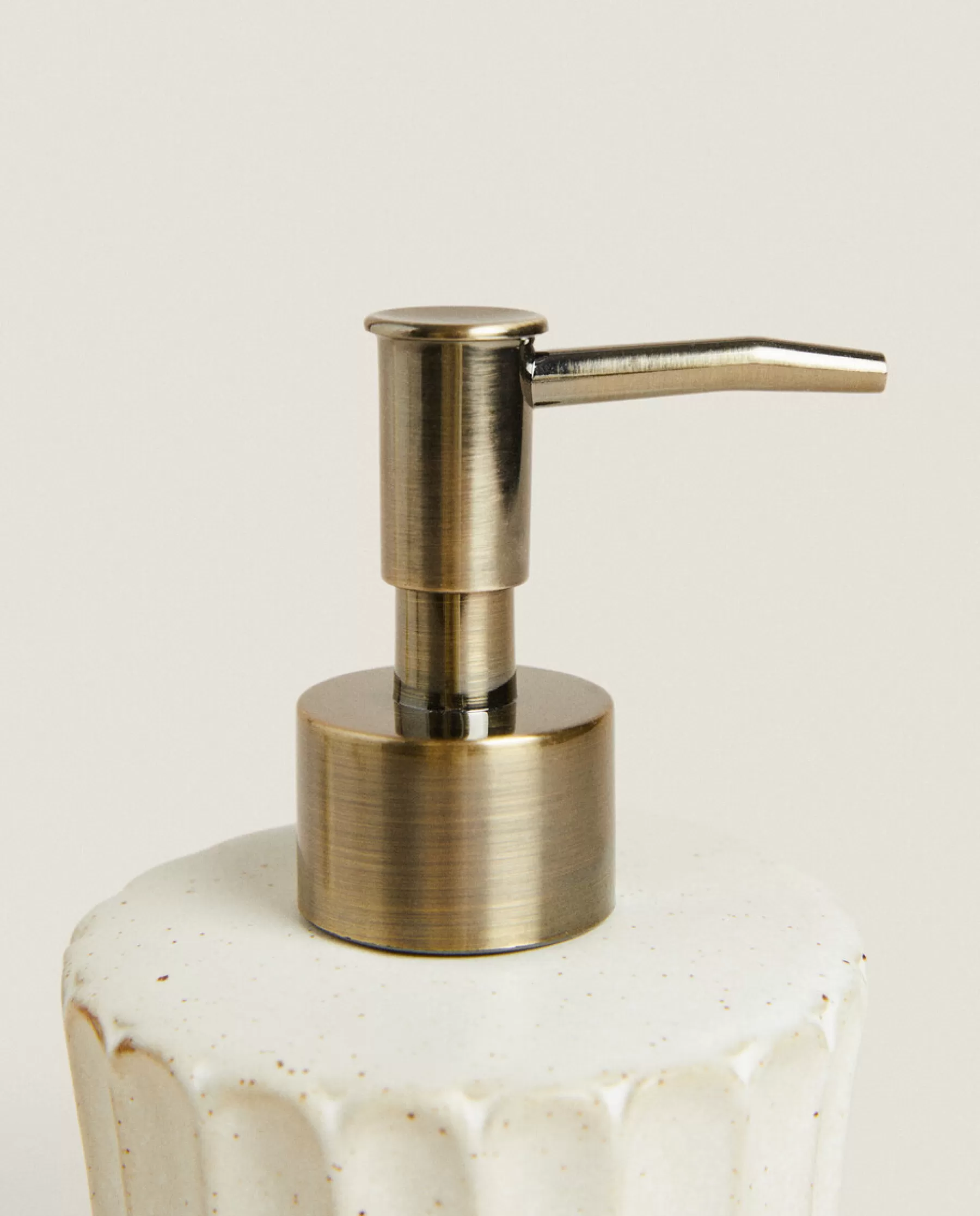 ZARA Home Wavy Ceramic Soap Dispenser | Dispensers