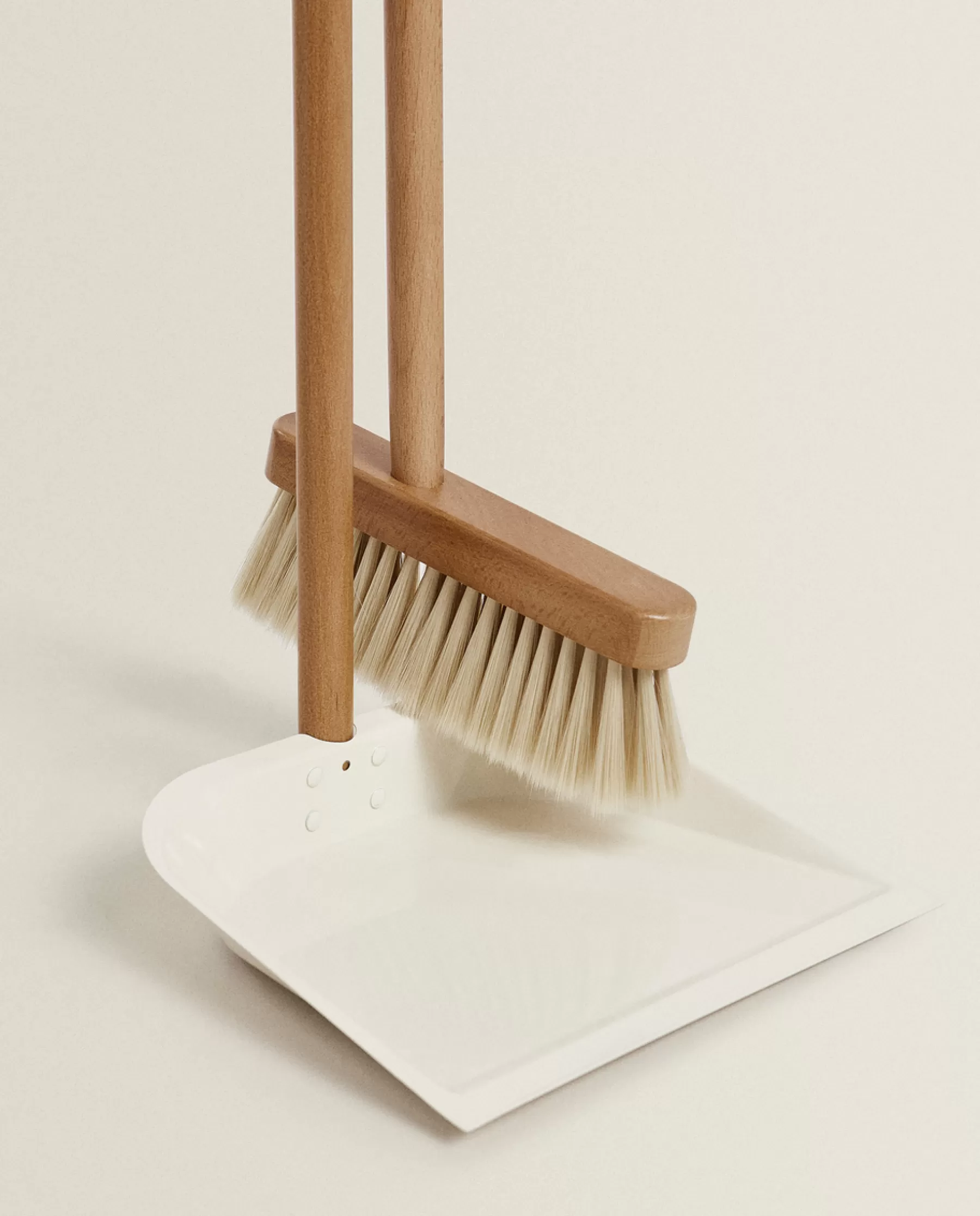 ZARA Home Wooden Dustpan And Brush Set | Cleaning